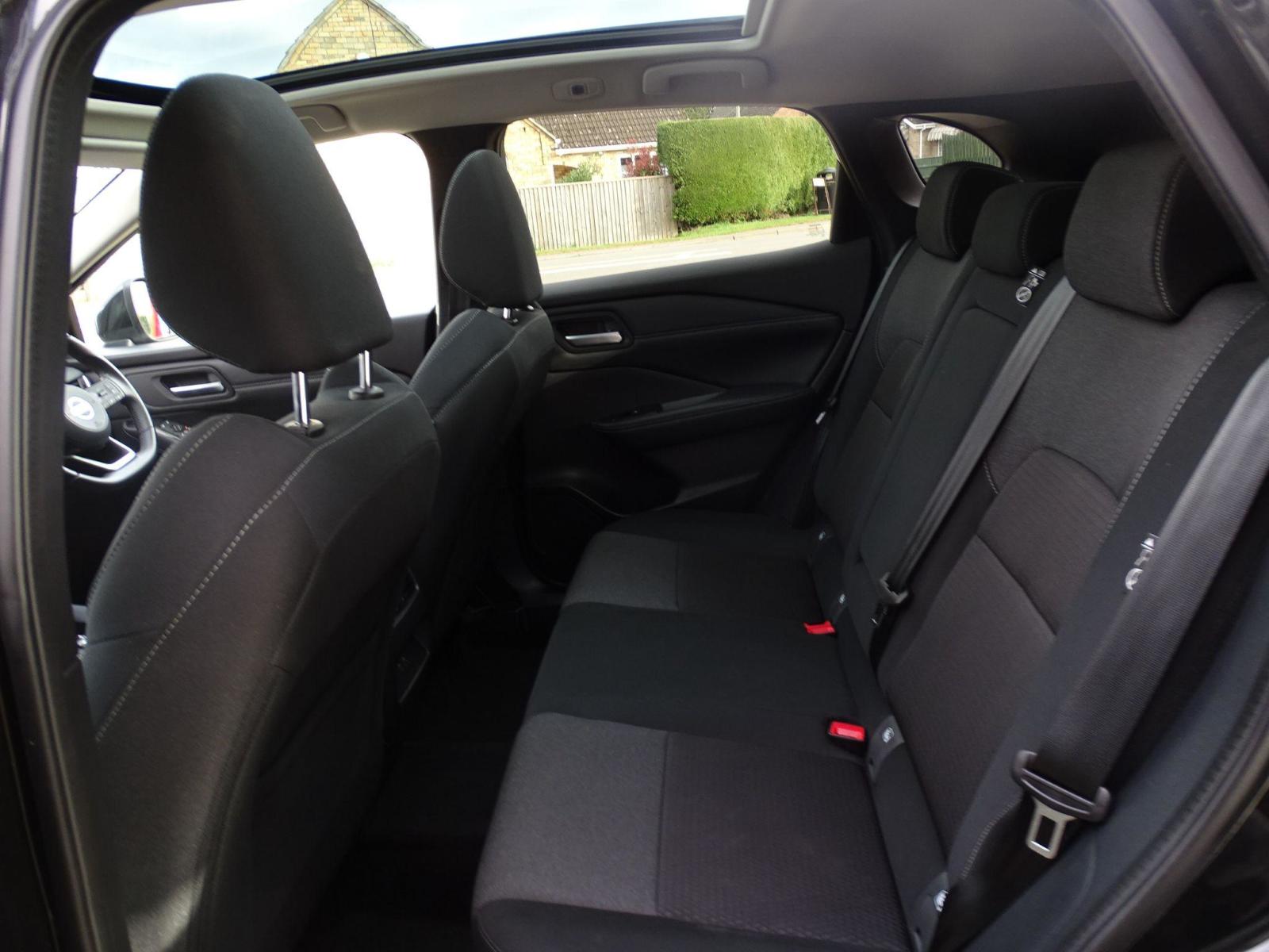 Nissan Qashqai 1.3 DiG-T MH N-Connecta 5dr