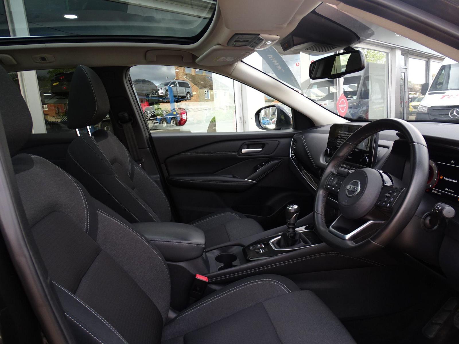 Nissan Qashqai 1.3 DiG-T MH N-Connecta 5dr