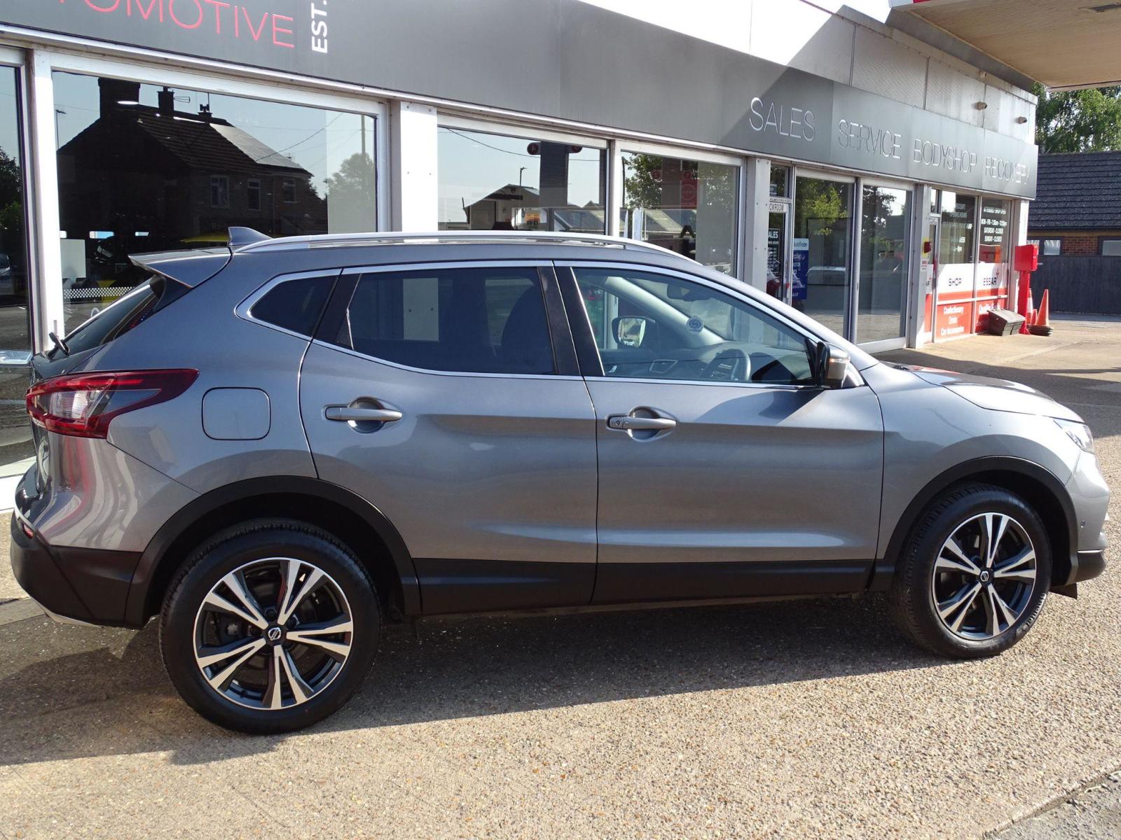 Nissan Qashqai 1.3 DiG-T N-Connecta 5dr