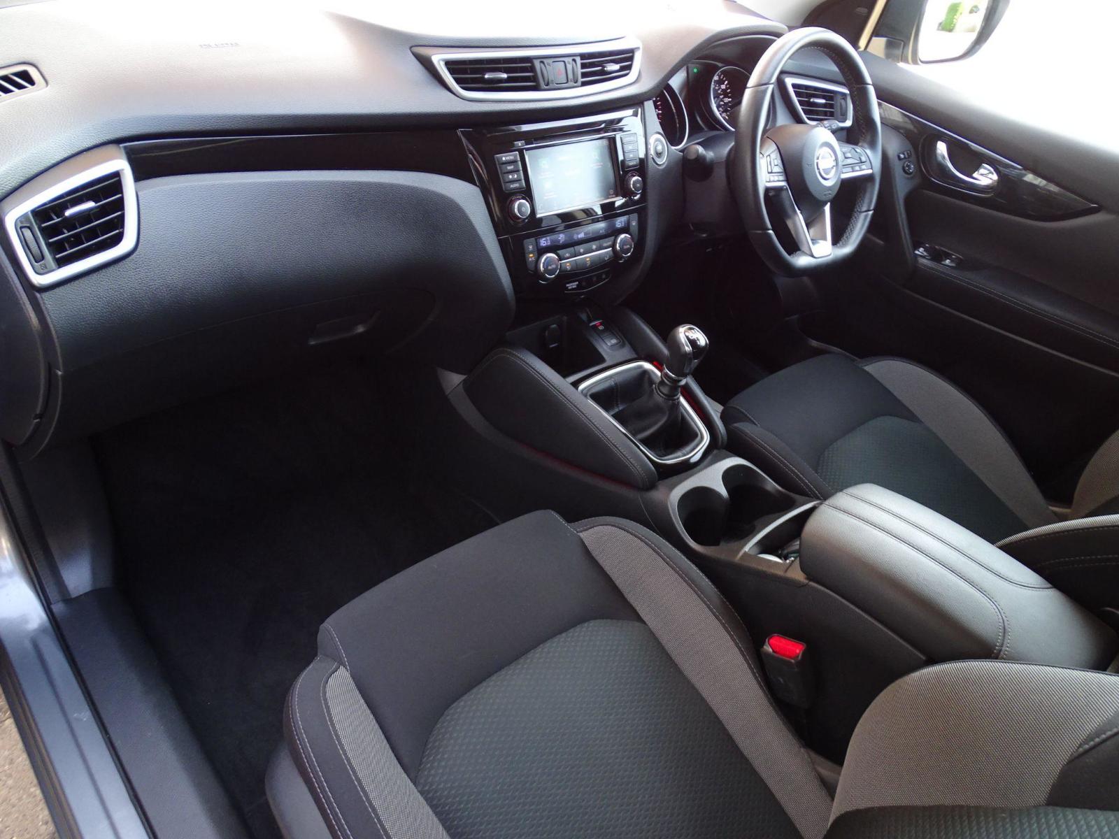 Nissan Qashqai 1.3 DiG-T N-Connecta 5dr