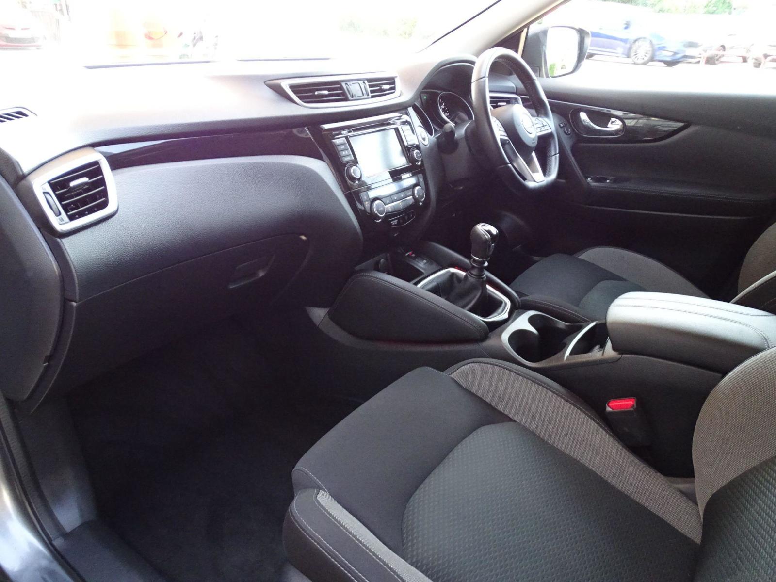 Nissan Qashqai 1.3 DiG-T N-Connecta 5dr