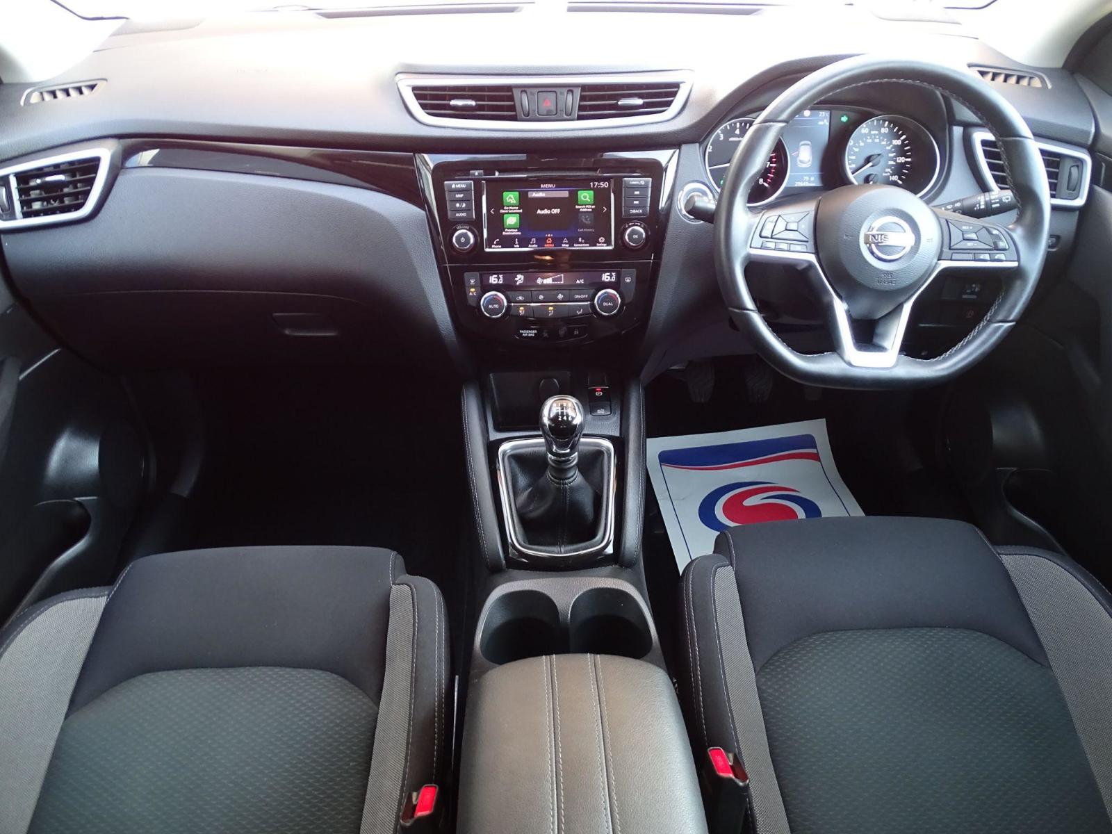 Nissan Qashqai 1.3 DiG-T N-Connecta 5dr