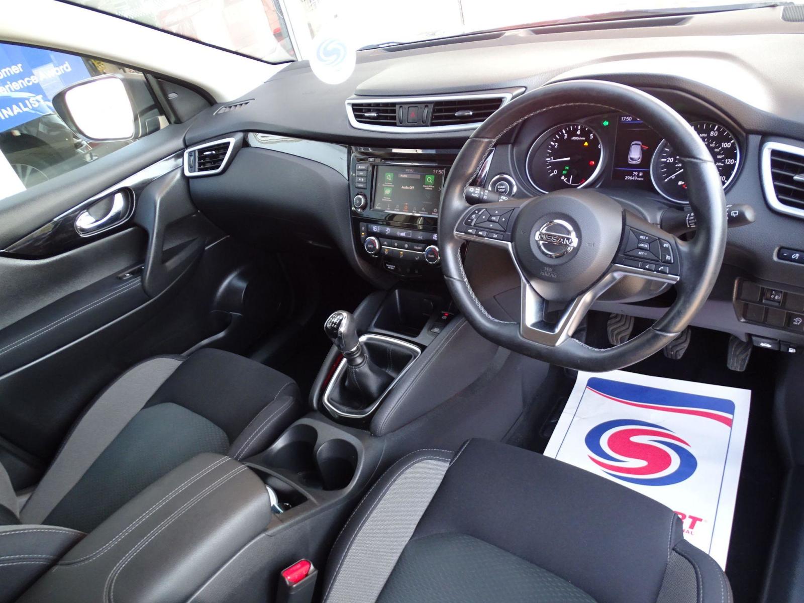 Nissan Qashqai 1.3 DiG-T N-Connecta 5dr