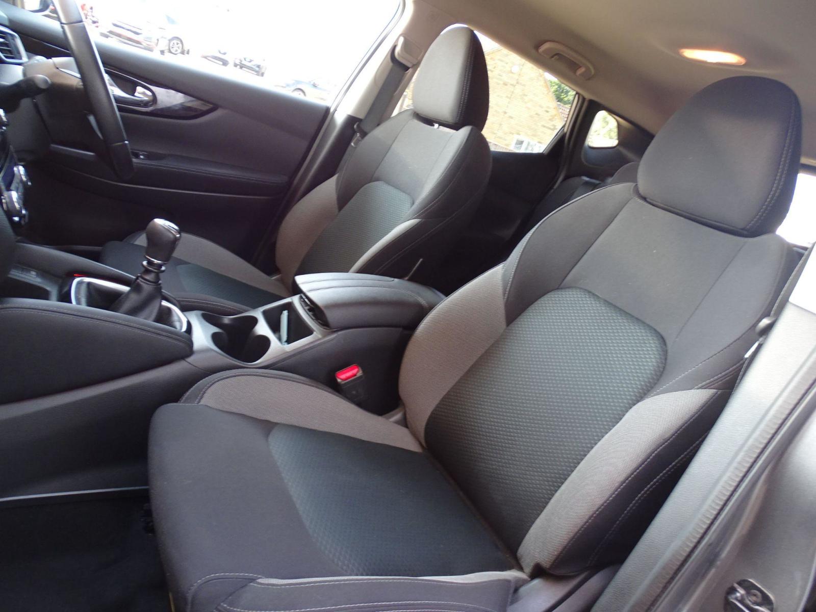 Nissan Qashqai 1.3 DiG-T N-Connecta 5dr