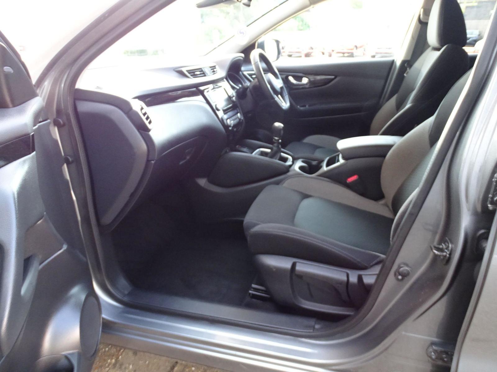Nissan Qashqai 1.3 DiG-T N-Connecta 5dr