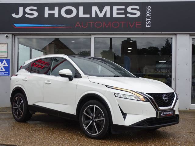 Nissan Qashqai 1.3 DiG-T MH 158 Tekna 5dr Xtronic Hatchback Petrol WHITE