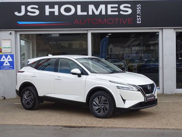 Nissan Qashqai 1.3 DiG-T MH Acenta Premium 5dr Hatchback Petrol WHITE