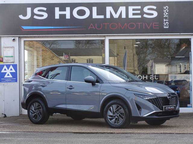 Nissan Qashqai 1.3 DiG-T MH Acenta Premium 5dr Hatchback Petrol GREY
