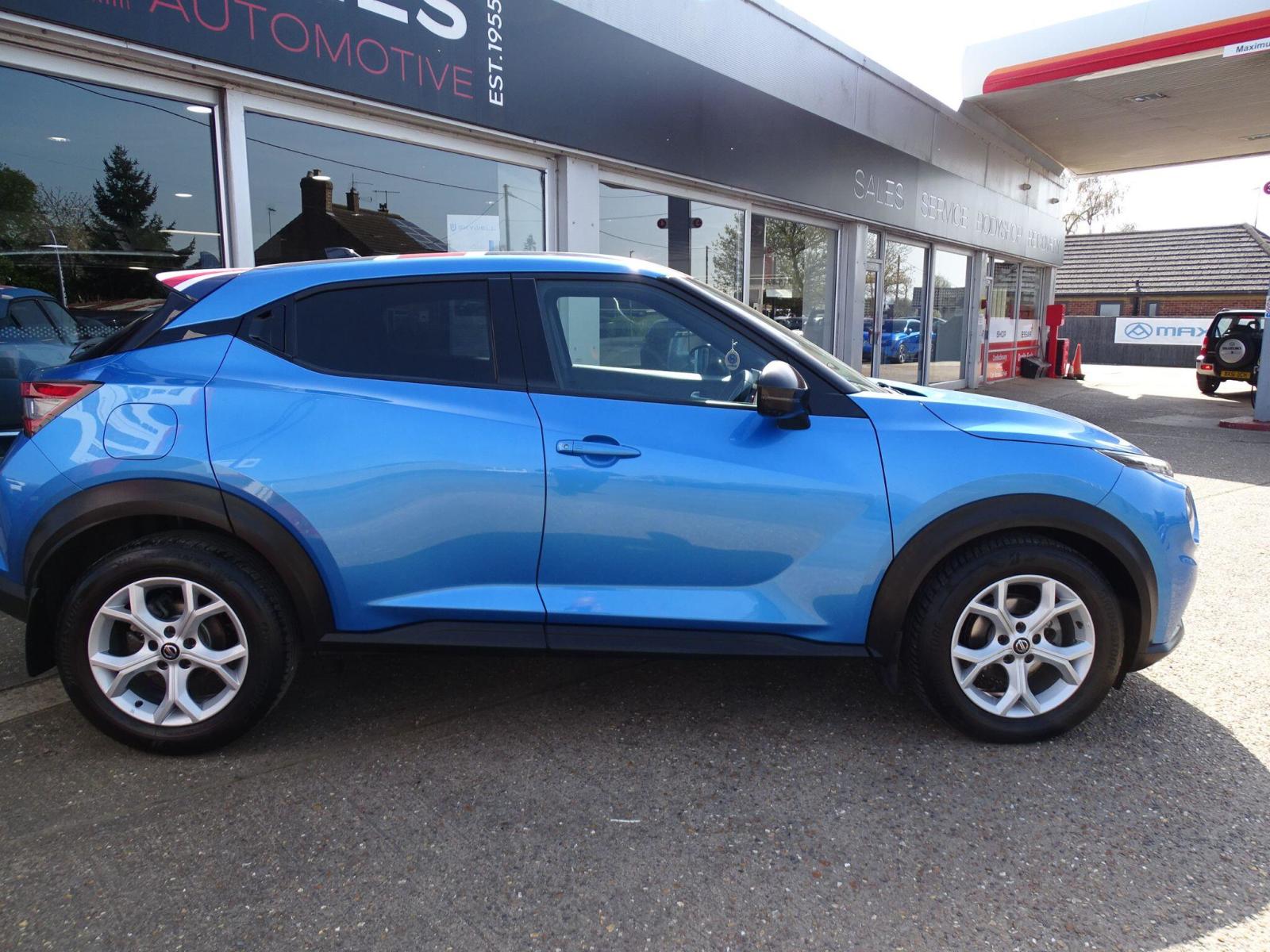 2020 Nissan Juke thumbnail 11