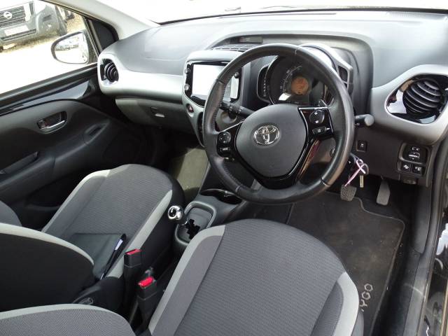2021 Toyota Aygo 1.0 VVT-i X-Play TSS 5dr x-shift