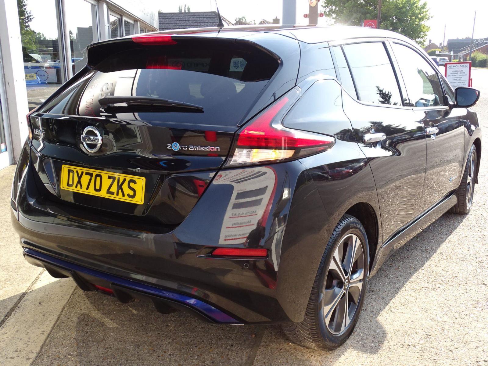 2020 Nissan Leaf thumbnail 11
