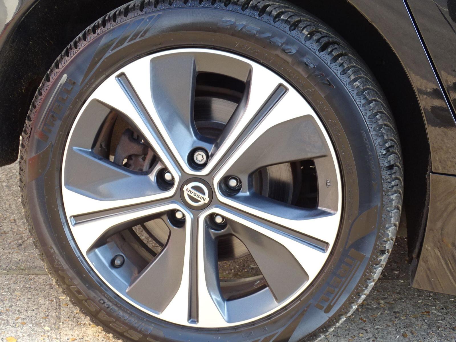 2020 Nissan Leaf thumbnail 16