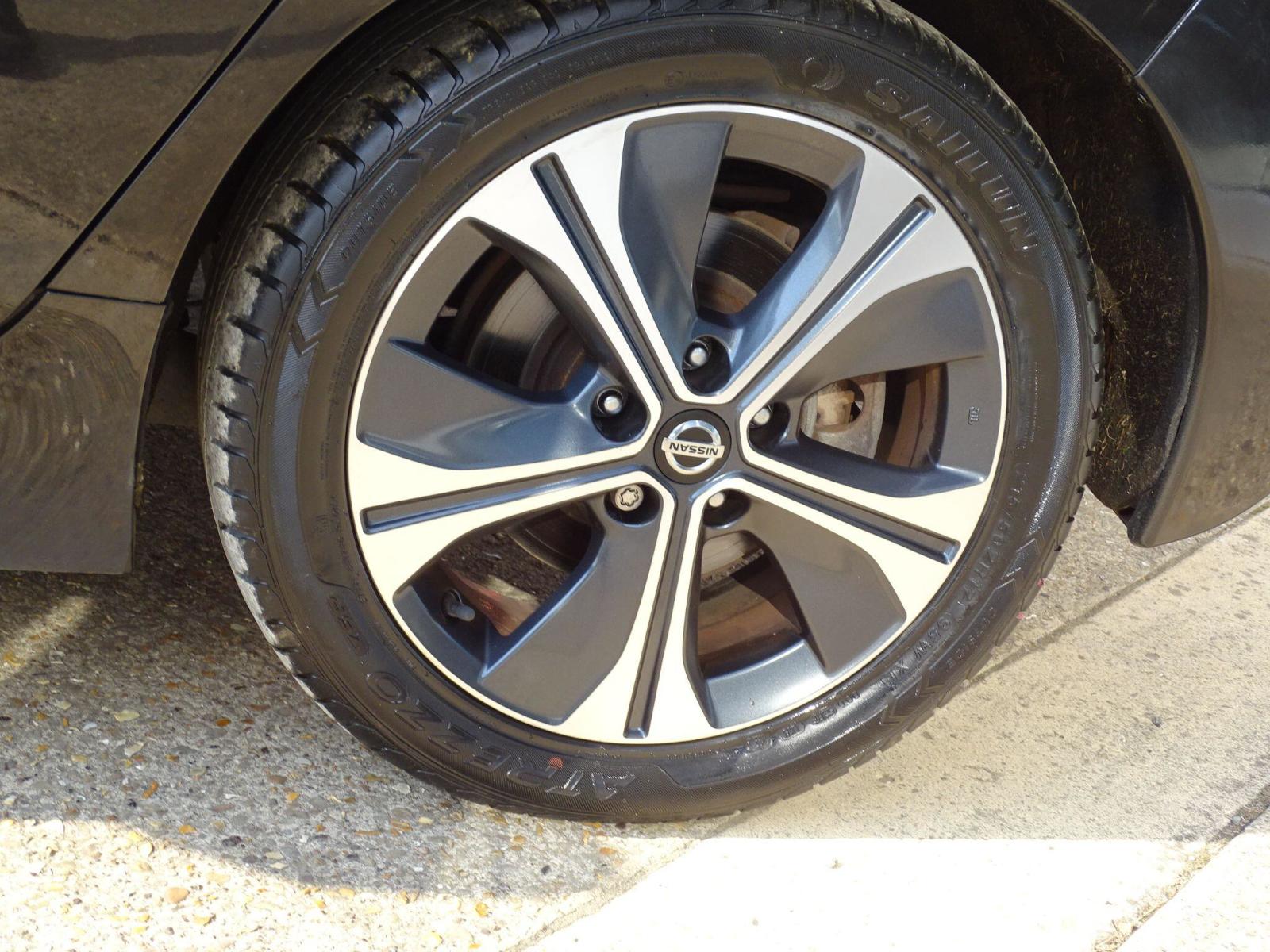 2020 Nissan Leaf thumbnail 17