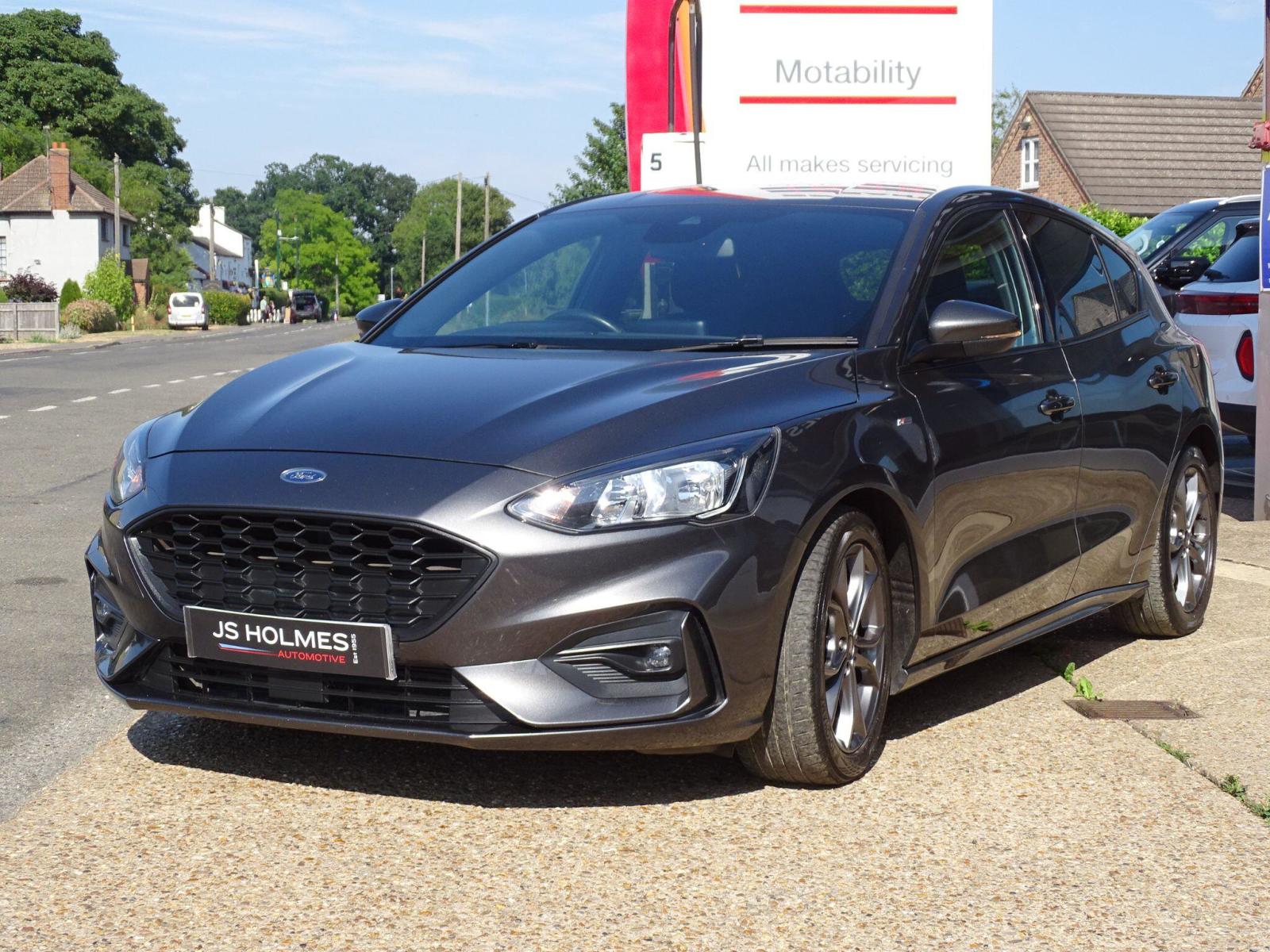2018 Ford Focus thumbnail 3
