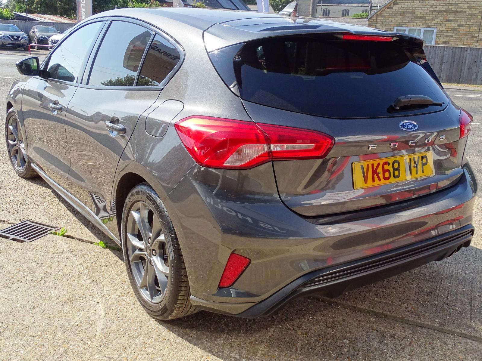 2018 Ford Focus thumbnail 4