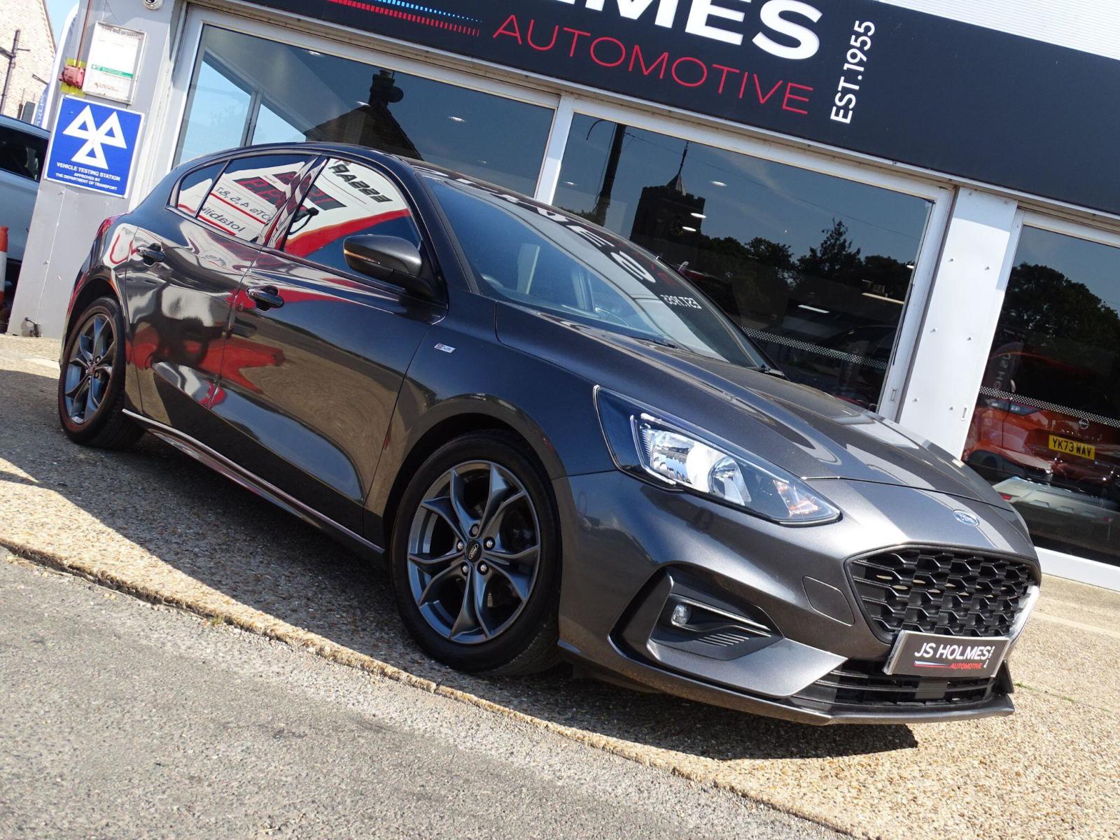 2018 Ford Focus thumbnail 8