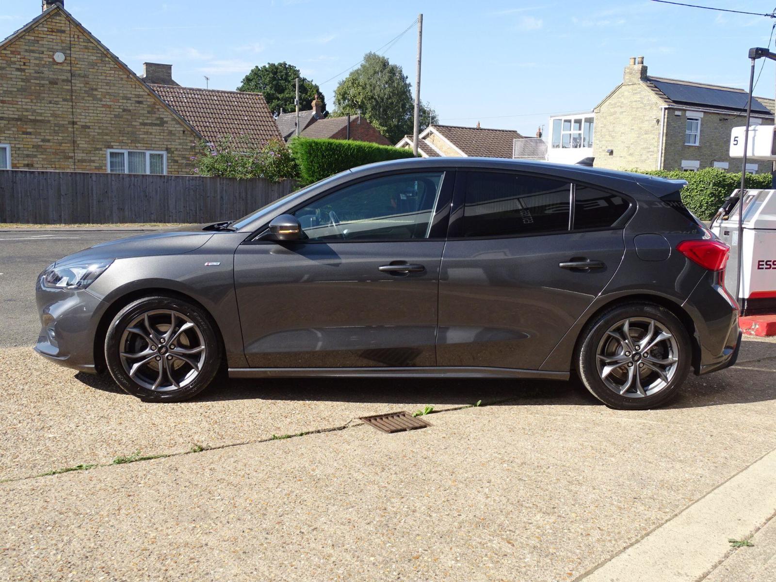 2018 Ford Focus thumbnail 10
