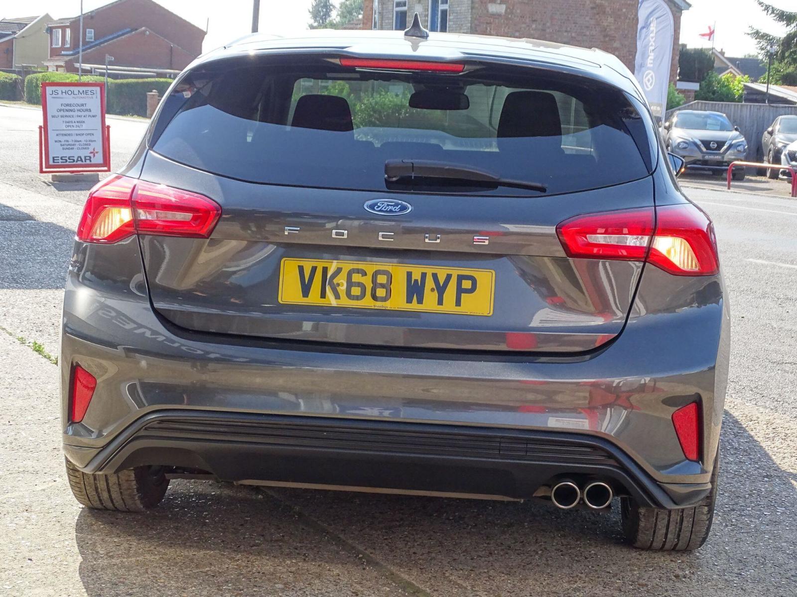 2018 Ford Focus thumbnail 11