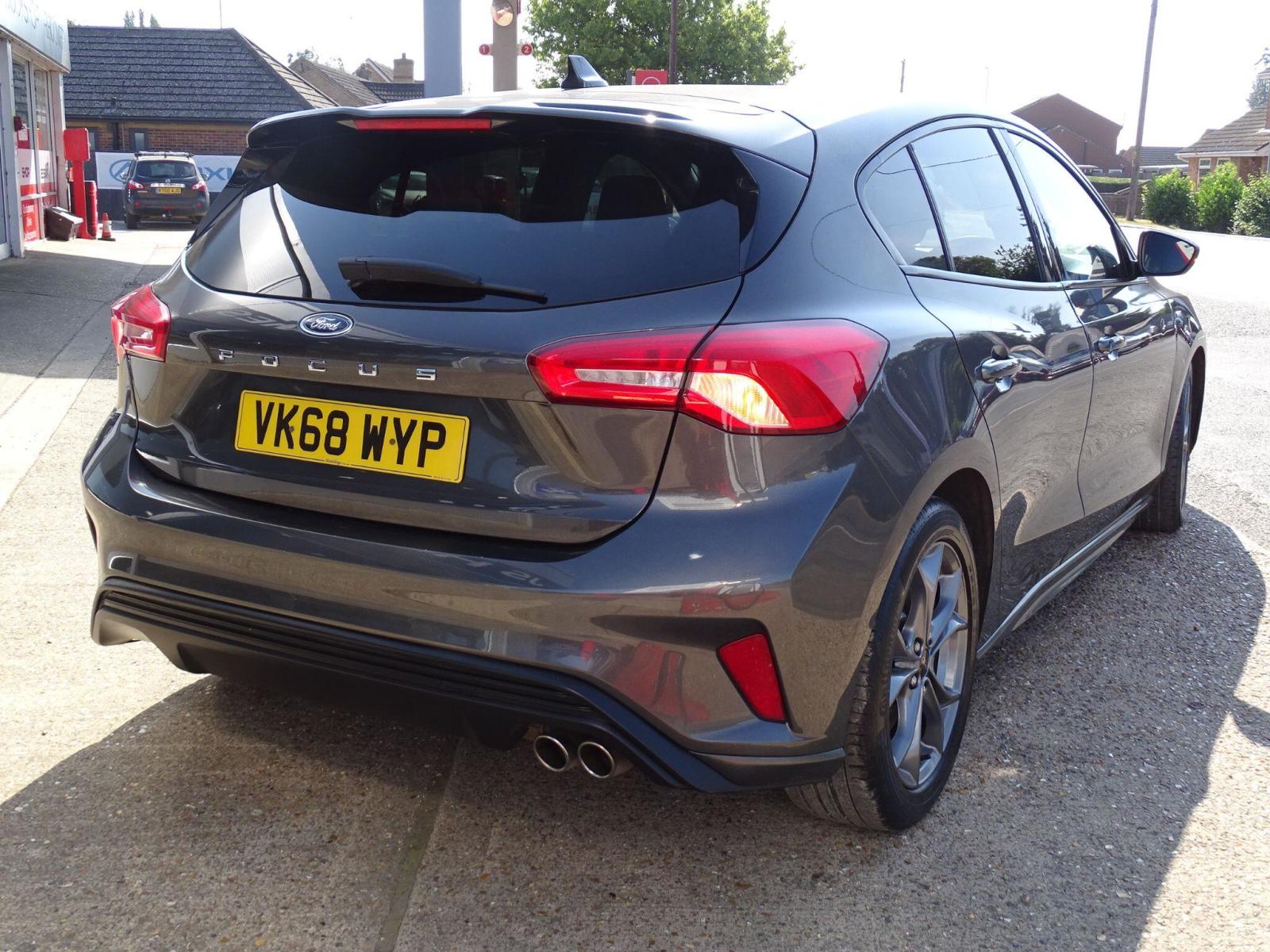 2018 Ford Focus thumbnail 13