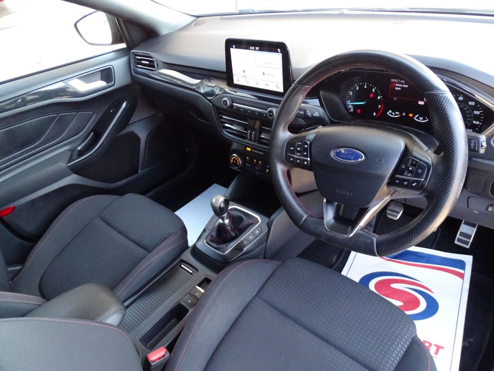 2018 Ford Focus thumbnail 17