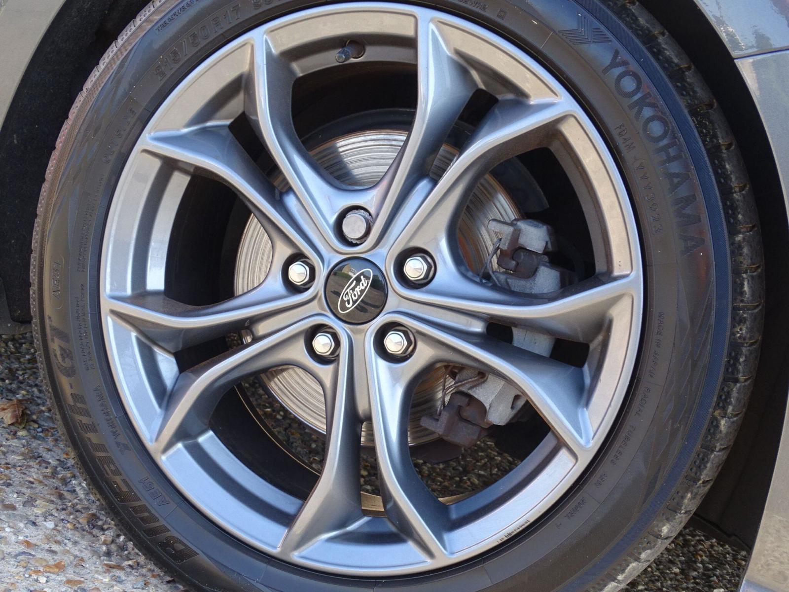 2018 Ford Focus thumbnail 19