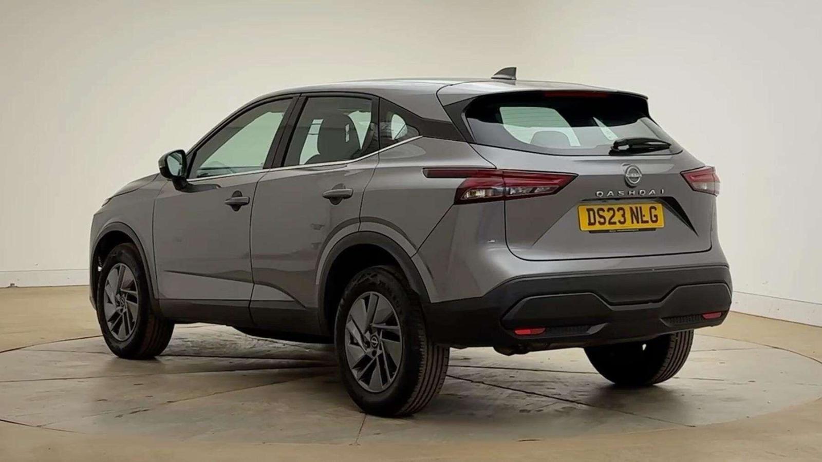 2023 Nissan Qashqai thumbnail 3