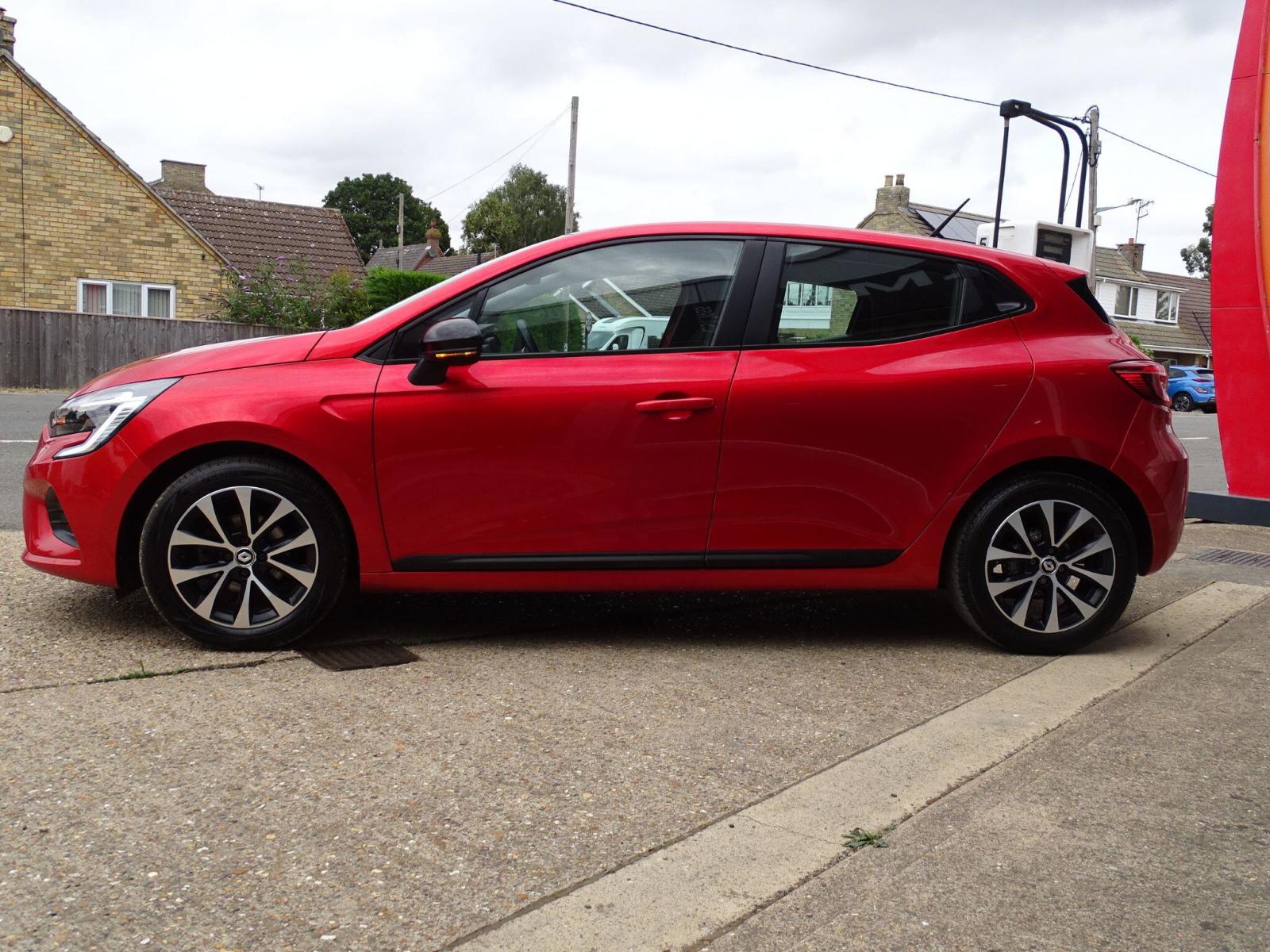 2023 Renault Clio thumbnail 10