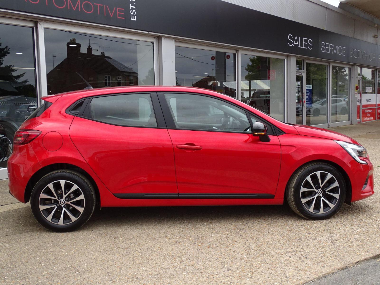 2023 Renault Clio thumbnail 11