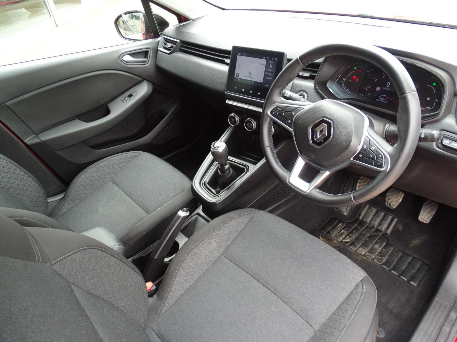 2023 Renault Clio thumbnail 16